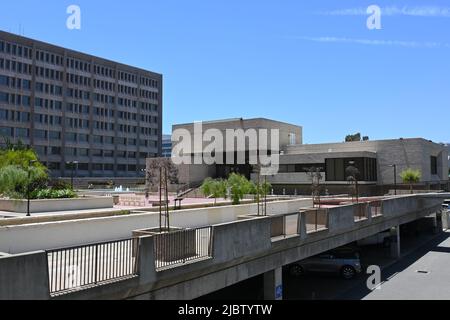 SANTA ANA, CALIFORNIA - 2 GIUGNO 2022: La Orange County Public Law Library e l'edificio federale nel Santa Ana Civic Center. Foto Stock