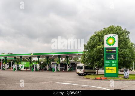 Stazione di servizio Welcome Break tra gli svincoli 12-13 sull'autostrada M40, Warwick, Regno Unito. Foto Stock