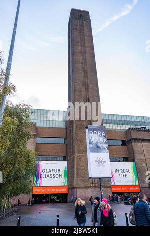 Vista esterna di Tate Modern, Bankside, Londra. Si prega di credito: Phillip Roberts Foto Stock