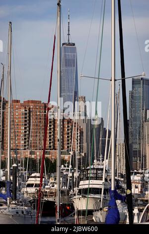 Barche ormeggiate nel bacino del canale Morris a Jersey City NJ Foto Stock