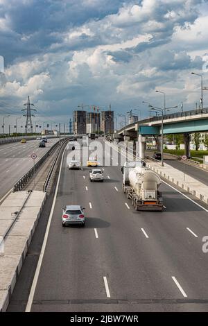 Mosca, Russia - 03 giugno 2022: Frammento di strada urbana. Foto di alta qualità Foto Stock