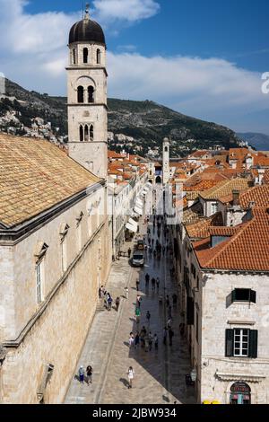 Vista di Stradun (Placa) dalle mura della città, Dubrovnik, Croazia Foto Stock