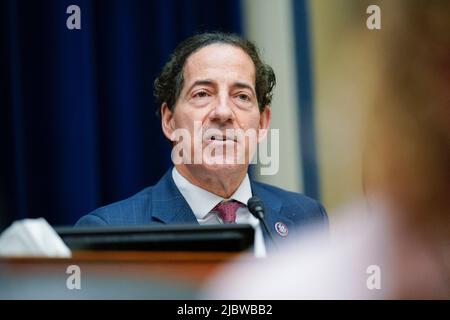 Il Rep. Jamie Raskin, D-Md., parla durante un'audizione della Camera Committee on Oversight and Reform sulla violenza delle armi a Capitol Hill a Washington, mercoledì 8 giugno 2022. Foto di Andrew Harnik/Pool/AABACAPRESS.COM Foto Stock