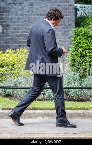 Downing Street, Londra, Regno Unito. 08th giugno 2022. Johnny Mercer, MP, a Downing Street questo pomeriggio. Credit: Imagplotter/Alamy Live News Foto Stock