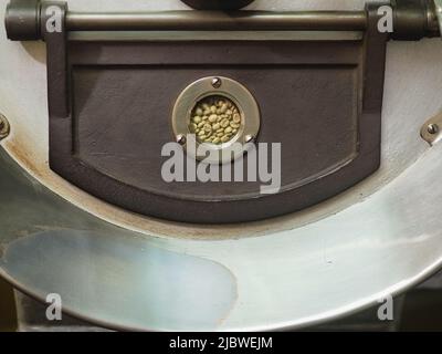 chicchi di caffè crudi provenienti da agricoltura bioetica in costa rica Foto Stock