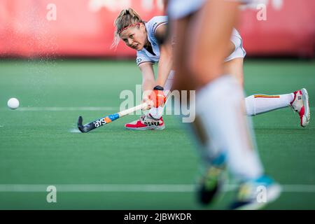 Wilrijk, Anversa. 08 giugno 2022, Pauline Leclef del Belgio ha ritratto in azione durante una partita di hockey tra le Pantere rosse belghe e la Cina nella fase di gruppo (gioco 10 su 16) del concorso femminile FIH Pro League, mercoledì 08 giugno 2022 a Wilrijk, Anversa. BELGA PHOTO LAURIE DIEFFEMBACQ Foto Stock