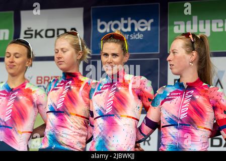 Tiffany Cromwell del Canyon/SRAM Racing al Colchester Sports Park per la gara ciclistica UCI Women’s Tour Stage 1 a Bury St Edmunds Foto Stock