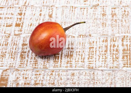 Solanum Betaceum - frutta esotica; Tomato albero innestato con mora Foto Stock