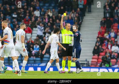 Glasgow, Regno Unito. 08th giugno 2022. La Scozia ha giocato in Armenia all'Hampden Park, lo stadio nazionale di calcio della Scozia, nel primo round della UEFA Nations League. Entrambe le squadre sono nella Lega B, Gruppo 1. Secondo Steve Clark, il manager scozzese, il team spera di passare dalla sconfitta contro l'Ucraina una settimana fa. Credit: Findlay/Alamy Live News Foto Stock