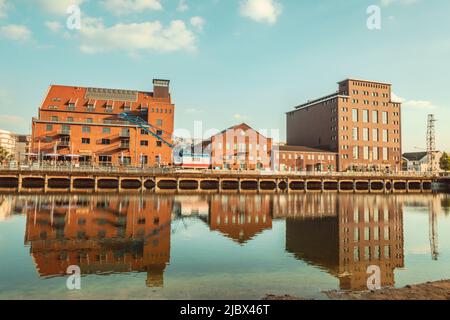 Werhahnmuehle e Kueppersmuehle nel porto interno di Duisburg Foto Stock