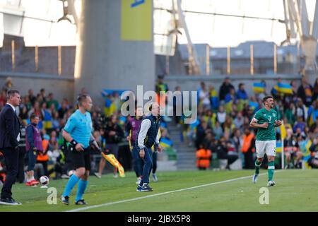 8th giugno 2022; Aviva Stadium, Dublino, Irlanda; UEFA Nations League Football, Repubblica d'Irlanda contro Ucraina; Olexandr Petrakov Ucraina manager Foto Stock