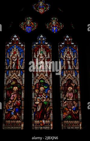 Vetro colorato nord alla chiesa di St Oswald, Golborne Rd, Winwick, Warrington, Cheshire, Inghilterra, WA2 8SZ Foto Stock