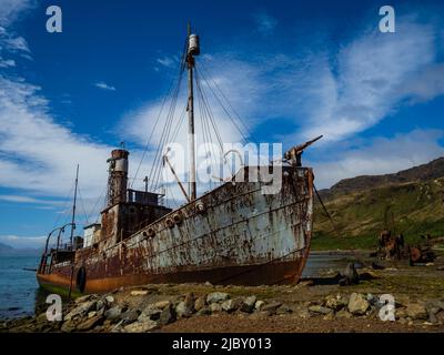Arpione sul catcher balena presso la storica stazione di caccia alle balene a Grytviken, Georgia del Sud Foto Stock