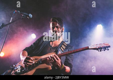 Roma, Italia. 25th giugno 2012. George Lewis Jr meglio conosciuto con il suo nome di scena Twin Shadow suona sul palco al Circolo degli Artisti di Roma. (Foto di Valeria Magri/SOPA Images/Sipa USA) Credit: Sipa USA/Alamy Live News Foto Stock