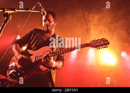 Roma, Italia. 25th giugno 2012. George Lewis Jr meglio conosciuto con il suo nome di scena Twin Shadow suona sul palco al Circolo degli Artisti di Roma. (Foto di Valeria Magri/SOPA Images/Sipa USA) Credit: Sipa USA/Alamy Live News Foto Stock