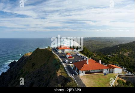 Vista aerea dei cottage custodi faro e guardando lungo Talcow Beach Foto Stock