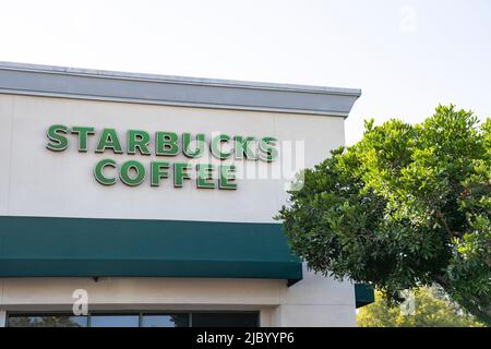 San Diego, California, Stati Uniti. 8th giugno 2022. Starbucks Coffee location a San Diego, California 8 giugno 2022. (Credit Image: © Dominick Sokotoff/ZUMA Press Wire) Foto Stock
