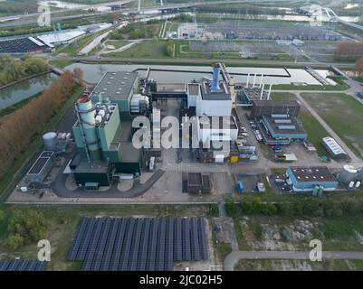 Stazione di generazione di elettricità infrastruttura di cogenerazione centrale elettrica centrale elettrica per generare elettricità e calore per le famiglie in Diemen Foto Stock