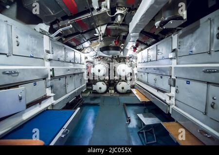 All'interno di un sottomarino con Torpedo a Milano. Foto Stock