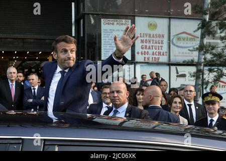 Clichy-sous-Bois, Francia, 08/06/2022, 2022. Il presidente francese Emmanuel Macron va a un DOJO di solidarietà a Clichy-sous-Bois per un viaggio dedicato al luogo dello sport e della pratica sportiva, 8 giugno 2022 Foto di Stephane Lemouton/Pool/ABACAPRESS.COM Foto Stock