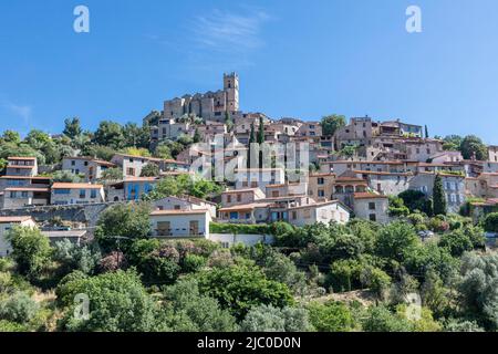 Il grazioso villaggio collinare di Eus, nella regione dei Pirenei Orientali, nel sud della Francia. Foto Stock