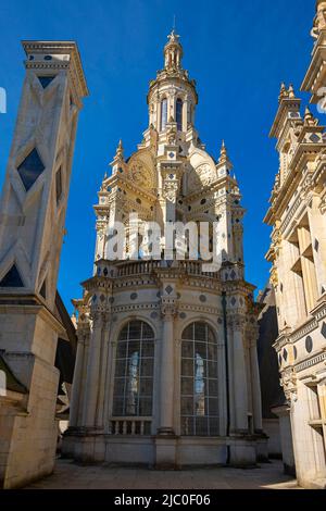 Torre Lanterna della scala centrale che culmina a 56 m. Château de Chambord a Chambord, Centre-Val de Loire, Francia. E 'stato costruito per servire come un h Foto Stock