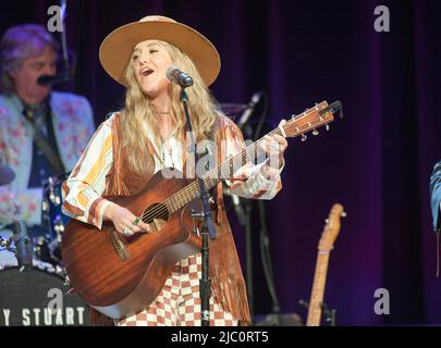 8 giugno 2022 - Nashville, Tennessee; USA - il musicista LAINEY WILSON si esibisce come parte dell'annuale Marty Stuart Late Night Jam che ha avuto luogo all'Auditorium Ryman nel 19th. Copyright Jason Moore 2022. (Credit Image: © Jason Moore/ZUMA Press Wire) Foto Stock