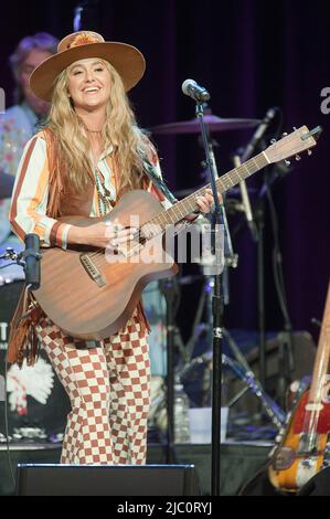 8 giugno 2022 - Nashville, Tennessee; USA - il musicista LAINEY WILSON si esibisce come parte dell'annuale Marty Stuart Late Night Jam che ha avuto luogo all'Auditorium Ryman nel 19th. Copyright Jason Moore 2022. (Credit Image: © Jason Moore/ZUMA Press Wire) Foto Stock