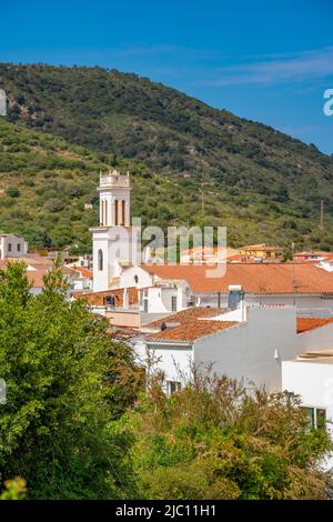 Vista di Sant Bartomeu de Ferreries e tetti da posizione elevata, Ferreries, Menorca, Isole Baleari, Spagna, Europa Foto Stock