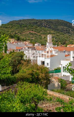 Vista di Sant Bartomeu de Ferreries e tetti da posizione elevata, Ferreries, Menorca, Isole Baleari, Spagna, Europa Foto Stock