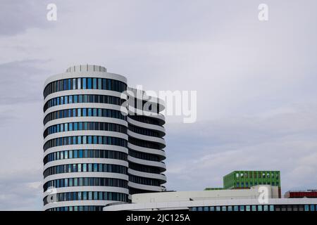 Sede centrale del motore di ricerca di hotel trivago nel Media Harbour di Düsseldorf su Kesselstrasse. Düsseldorf, Renania settentrionale-Vestfalia, Germania, 24.5.22 Foto Stock