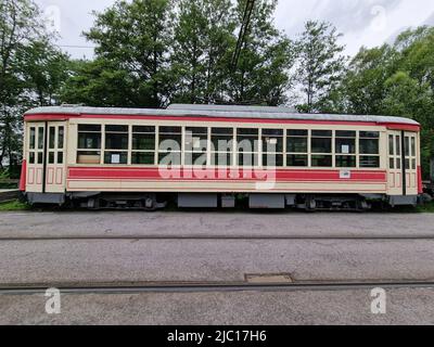 vecchio tram di new york, vagone rosso del 1939 Foto Stock
