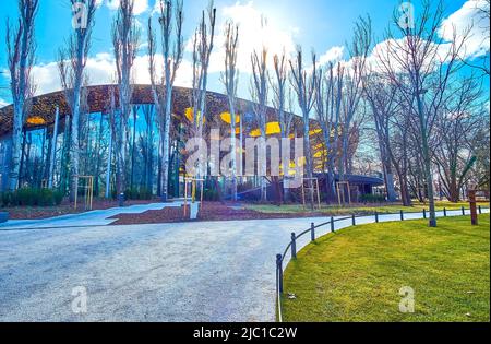 BUDAPEST, UNGHERIA - 23 FEBBRAIO 2022: La Casa della Musica Ungherese è l'edificio moderno, realizzato da Fujimoto Sosuke e situato a City Park, il prossimo febbraio Foto Stock