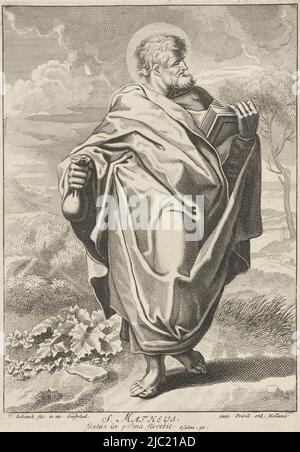 L'apostolo Matteo in piedi in un paesaggio con un libro e un sacco di soldi nelle sue mani. Sotto la scena un riferimento a PS. 92 in latino, l'apostolo Matteo Cristo, Maria e i dodici apostoli (titolo della serie), stampatore: Pieter Schenk (i), (menzionato sull'oggetto), editore: Pieter Schenk (i), (menzionato sull'oggetto), Staten van Holland, (menzionato sull'oggetto), Amsterdam, 1670 - 1711, carta, incisione, incisione, h 250 mm x l 174 mm Foto Stock