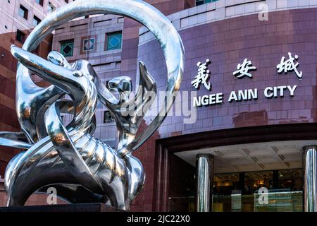 Ngee Ann City è un centro commerciale e commerciale situato in Orchard Road, Singapore. Foto Stock