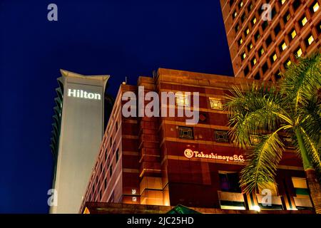 Ngee Ann City è un centro commerciale e commerciale situato in Orchard Road, Singapore. Foto Stock