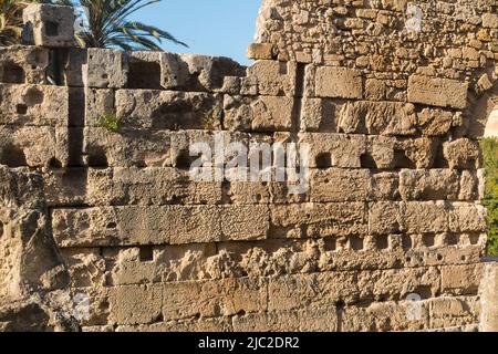 Mura in rovina del Tempio di Apollo / tempio di Apollo a Largo XXV Luglio, 96100 Siracusa SR, l'isola di Ortigia, Siracusa in Sicilia, Italia (129) Foto Stock