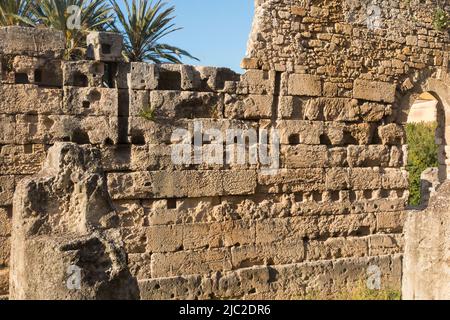 Mura in rovina del Tempio di Apollo / tempio di Apollo a Largo XXV Luglio, 96100 Siracusa SR, l'isola di Ortigia, Siracusa in Sicilia, Italia (129) Foto Stock