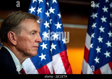 Il rappresentante degli Stati Uniti Paul A. Gosar (repubblicano dell'Arizona) partecipa a una conferenza stampa sulla protezione dei diritti di seconda modifica dei cittadini al Campidoglio degli Stati Uniti a Washington, DC, mercoledì 8 giugno 2022. Foto di Rod Lammey/CNP/ABACAPRESS.COM Foto Stock