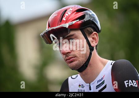 BRANDON MCNULTY DEGLI Emirati Arabi UNITI del Team Emirates ha illustrato all'inizio della tappa 5 della gara ciclistica Criterium du Dauphine, da Thizy-les-Bourgs a Chaintre (162,5 km), Francia, Giovedì 09 Giugno 2022. FOTO DI BELGA DAVID STOCKMAN Credit: Belga News Agency/Alamy Live News Foto Stock