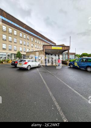 LETTERKENNY, CONTEA DI DONEGAL, IRLANDA - GIUGNO 09 2022 : il Letterkenny University Hospital è uno dei più trafficati del paese. Foto Stock