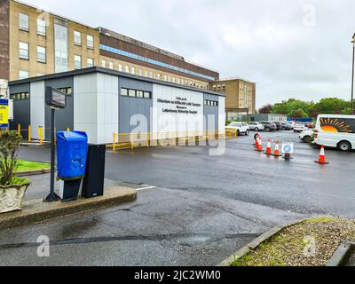 LETTERKENNY, CONTEA DI DONEGAL, IRLANDA - GIUGNO 09 2022 : il Letterkenny University Hospital è uno dei più trafficati del paese. Foto Stock