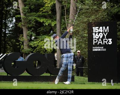 Londra, Regno Unito. 09th giugno 2022. Ian Poulter, in Inghilterra, guida sul tee 5th durante il primo round dell'evento inaugurale LIV Golf al Centurion Club di Hertfordshire il giovedì 09 giugno, 2022.The evento è 12 squadre di quattro giocatori che competono oltre 54 buche per un premio di $ 25million dollari per la squadra vincente. Foto di Hugo Philpott/UPI Credit: UPI/Alamy Live News Foto Stock