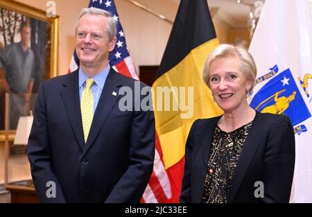 Il governatore del Massachusetts Charles Charlie Baker e la principessa Astrid del Belgio si incontrano presso l'ufficio cerimoniale del governatore, a Boston, durante una Missione economica belga negli Stati Uniti d'America, giovedì 09 giugno 2022. Dal 4th al 12th giugno una delegazione con la Principessa e vari Ministri visiterà Atlanta, New York e Boston. BELGA PHOTO LAURIE DIEFFEMBACQ Foto Stock