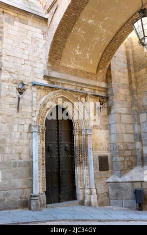 Cattedrale di Toledo. Vista da Calle Arco de Palacio. Toledo, Castilla la Mancha, Spagna. Foto Stock