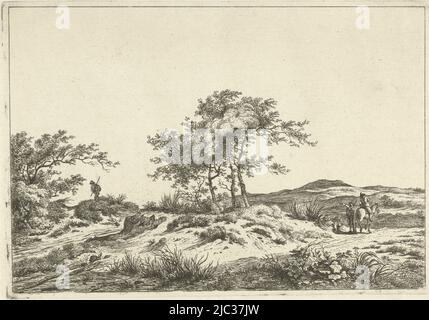 Un paesaggio collinare con una linea di alberi al centro. Sul sentiero, un uomo con braccio allungato si trova accanto ad un uomo a cavallo. Sull'altro lato del lotto dell'albero un camminatore con un bastone nelle sue mani., Paesaggio con pilota e pedone, tipografo: Hermanus Fock, Amsterdam, 1781 - 1822, carta, incisione, a 168 mm x l 245 mm Foto Stock