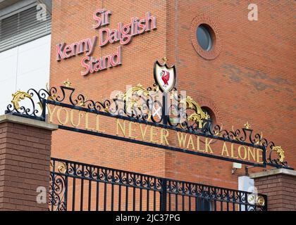 Non camminerai mai da solo, Shankly Gates, Liverpool FC, Anfield Stadium, Liverpool, Inghilterra, Regno Unito Foto Stock