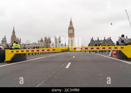 Il ponte di Westminster è chiuso per i veicoli durante Pageant per la celebrazione del Platinum Jubilee della regina Inghilterra Regno Unito Foto Stock