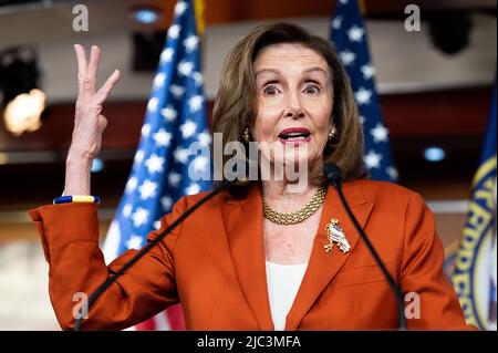 Washington, Stati Uniti. 09th giugno 2022. Il relatore della Casa Nancy Pelosi (D-CA) parla alla sua conferenza stampa settimanale. Credit: SOPA Images Limited/Alamy Live News Foto Stock