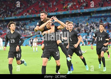 Anteprima del gioco della Lega delle Nazioni UEFA Ungheria-Germania: Goaljubel Leon GORETZKA (GER) dopo il suo obiettivo a 2:2, da sinistra a destra Leroy SANE (GER), Kevin VOLLAND (GER), Leon GORETZKA (GER), Joshua KIMMICH (GER), Jamal MUSIALA (GER), gesto, gesto, forma un cuore, giubilo, gioia, Entusiasmo, gesto, gesto, azione.fase del gruppo, turno preliminare Gruppo F, Partita M36, Germania (GER) - Ungheria (HUN) 2-2, am 23 giugno 2021 a Monaco/Germania, stadio di calcio (Allianz Arena). Calcio EM 2020 dal 06/11/2021-07/11/2021. Foto Stock